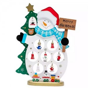 Новогоднее украшение с игрушками "Снеговик"