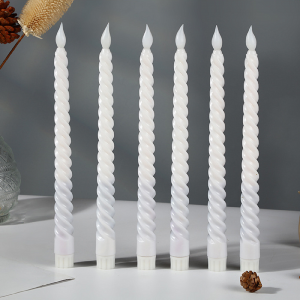 Светодиодная конусная свеча 27.5 см. узорная-белый корпус